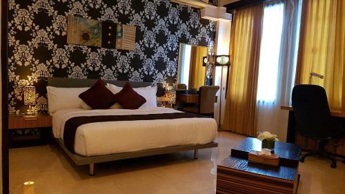 Crown Hotel