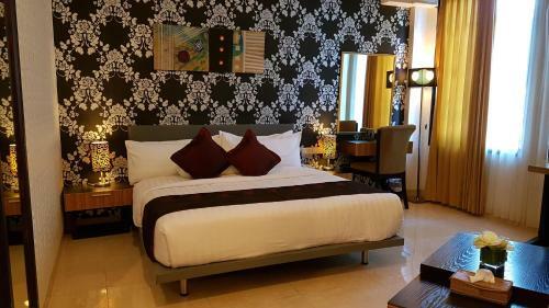 Crown Hotel