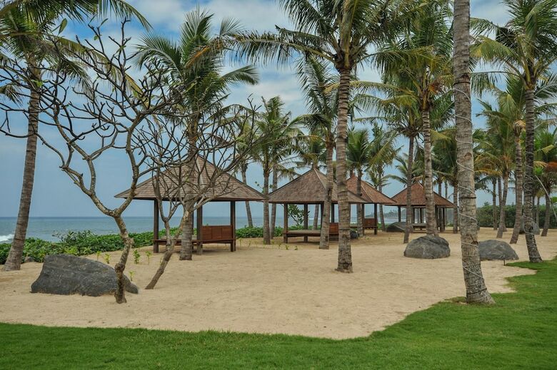 Hotel Komaneka At Keramas Beach