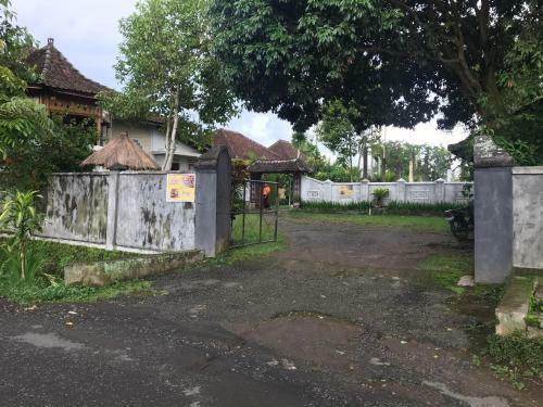 Hostal Pondok Tetebatu Cottages And Cafe