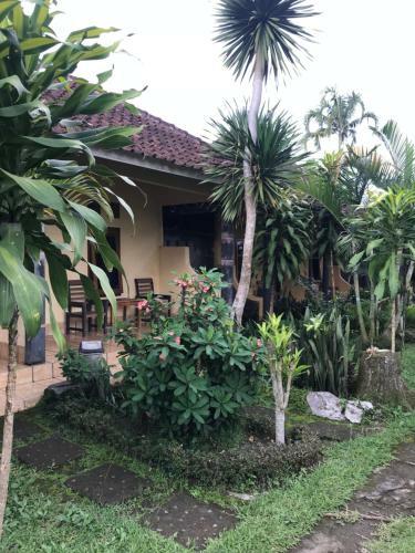 Hostal Pondok Tetebatu Cottages And Cafe