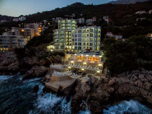 Nautilus Apartments