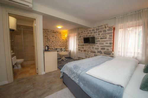 Hostal Antika Guesthouse