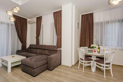 Opium Mar Apartments