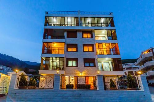 Opium Mar Apartments