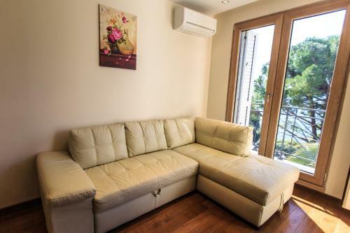 De Lux Apartments