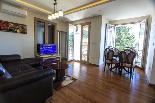 De Lux Apartments