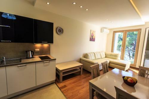 De Lux Apartments