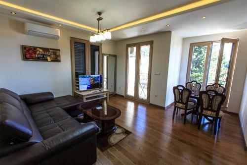 De Lux Apartments