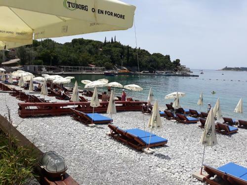 Apartments Villa-g Lustica