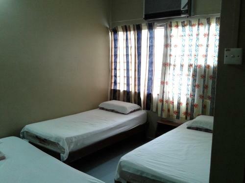 Hostal Guesthouse Hotel Malaya