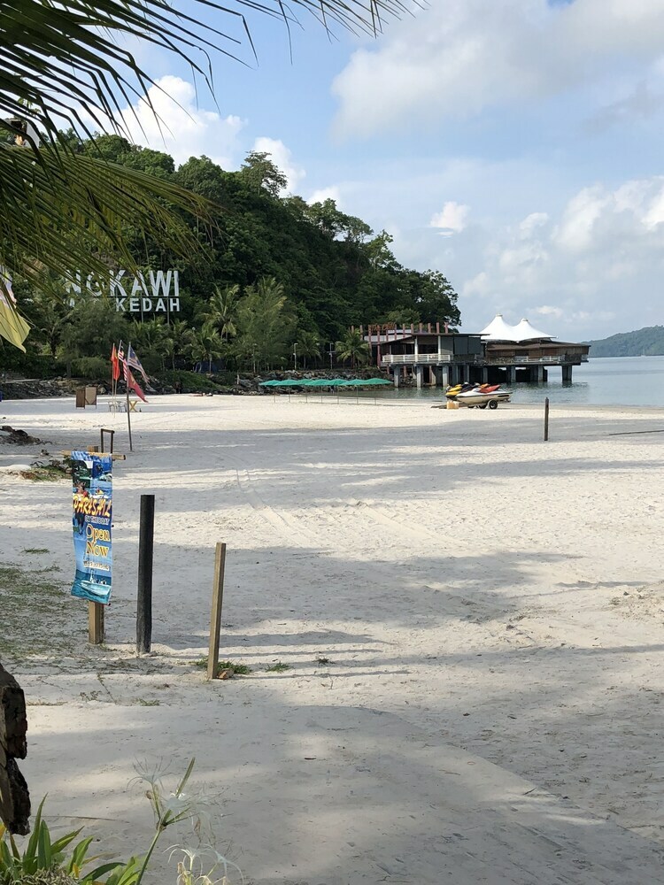 Hotel Langkapuri Inn