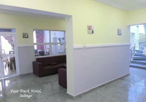 Fast Track Hotel