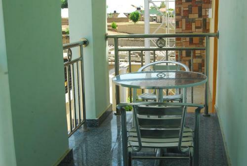 Fast Track Hotel