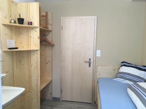 Hostal Pensiun Lischana