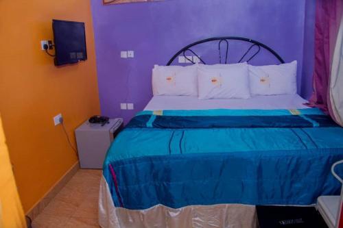 Purple Crown Hotel