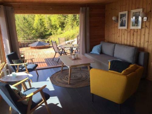 Lodge Tustna Ladestasjon