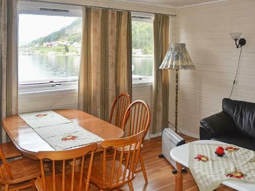 Apartamento Three-bedroom Holiday Home In Selje 4