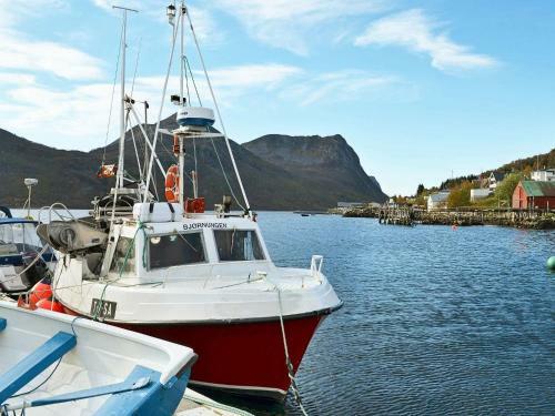 Four-bedroom Holiday Home In Torsken 2