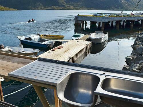 Four-bedroom Holiday Home In Torsken 2