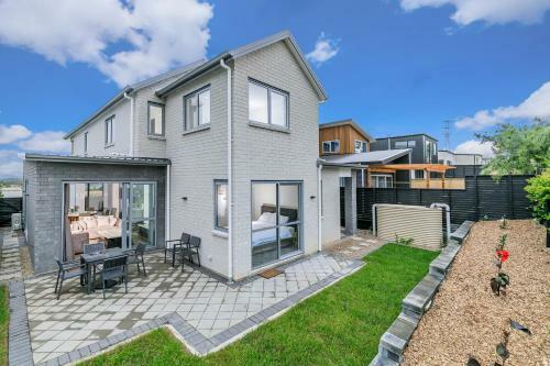 Hero Holiday House