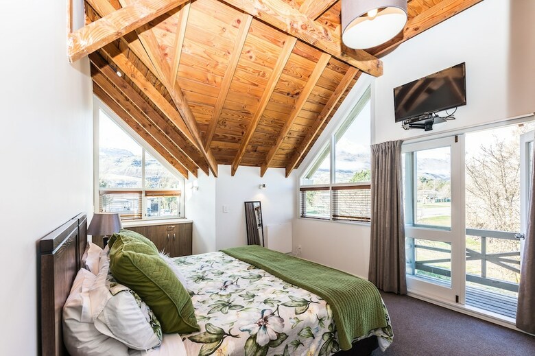 Bold Peak Lodge