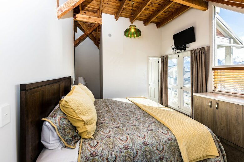 Bold Peak Lodge