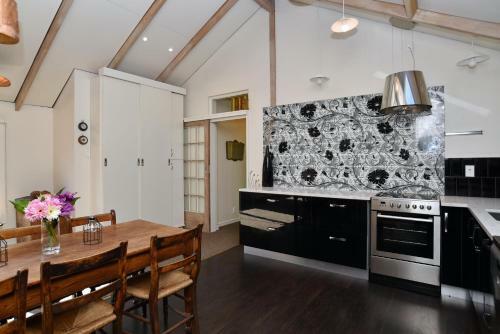 Aspen Villa - Christchurch Holiday Homes