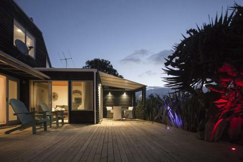Chester Cottage - Beachfront Luxury