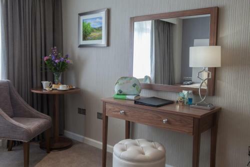 Four Seasons Hotel & Leisure Club