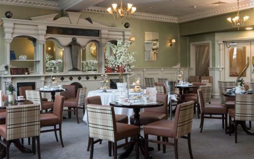 Four Seasons Hotel & Leisure Club