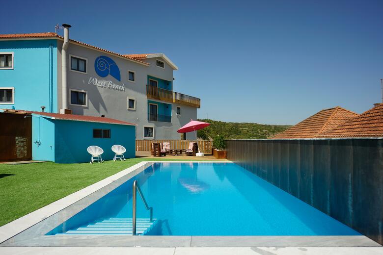 Hostal West Beach Hostel
