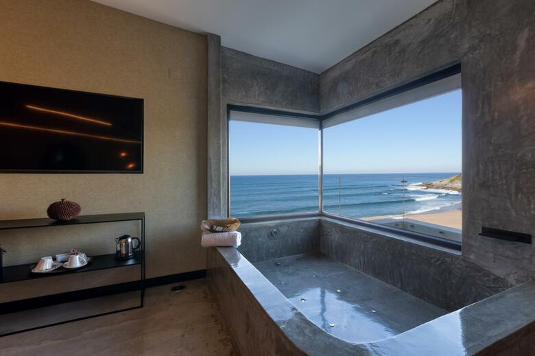Hostal West Beach Hostel