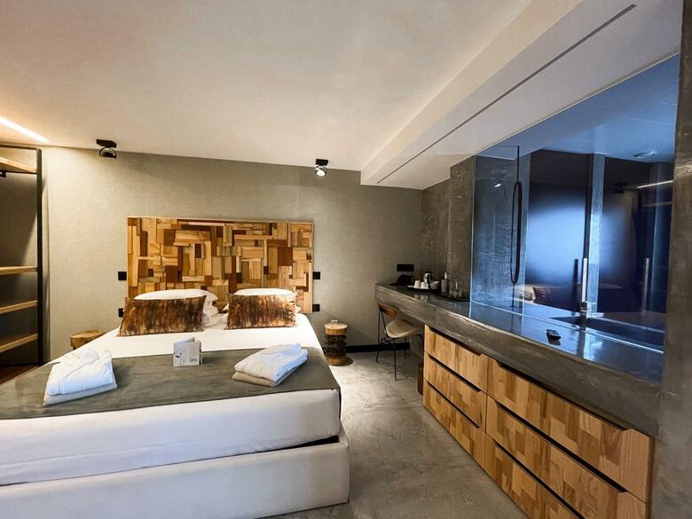 Hostal West Beach Hostel