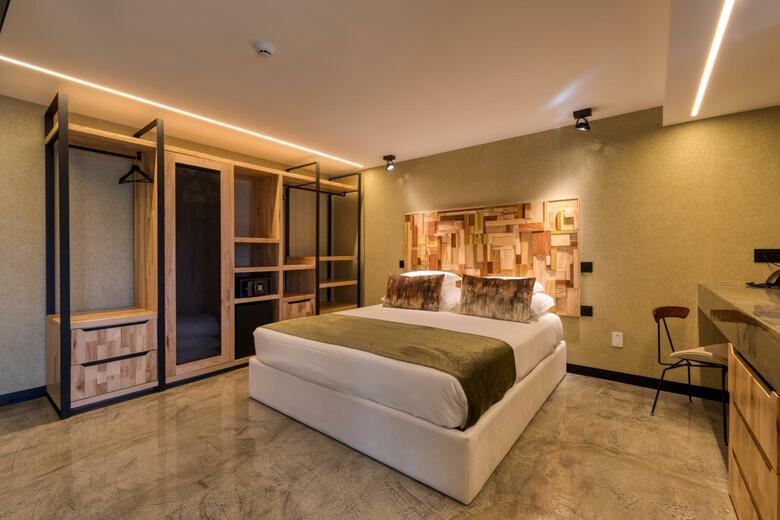 Hostal West Beach Hostel