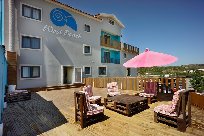 Hostal West Beach Hostel