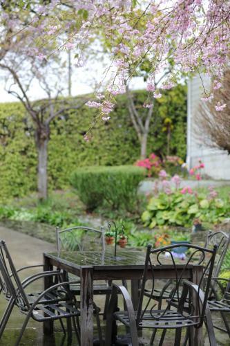Oasis On Orwell Bed And Breakfast