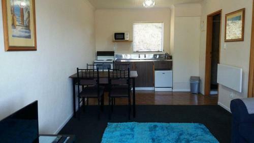 Pioneer Motel