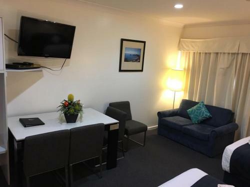 Lakeview Motor Inn