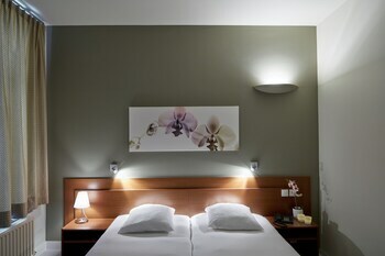 Alpha Hotel