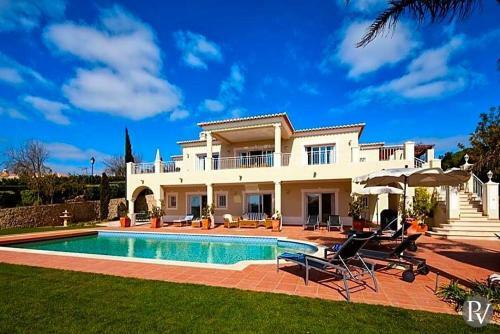 Praia Da Luz Villa Sleeps 8 Pool Air Con Wifi
