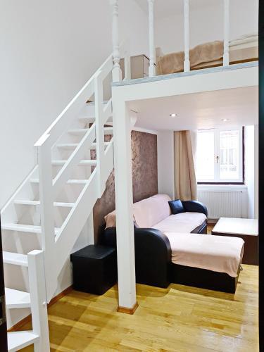Mathe Apartments 5