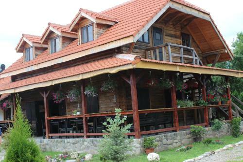 Lodge Satul Traditional
