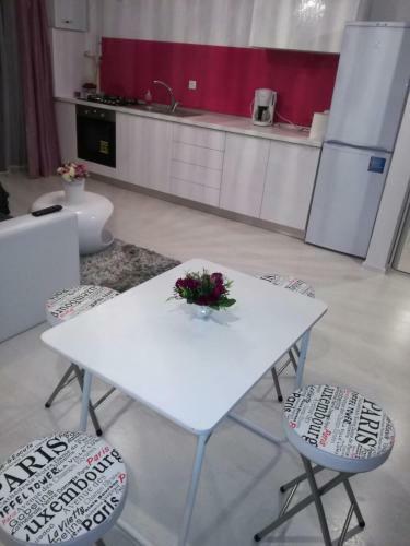 White Luxury Apartment