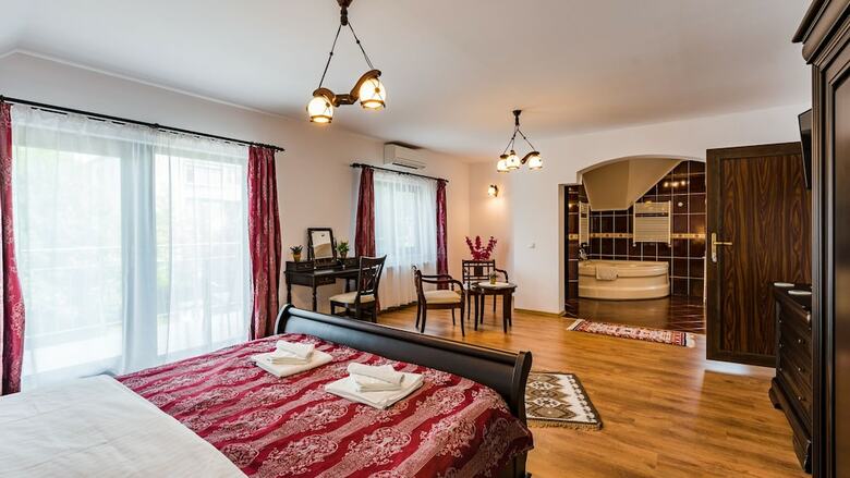 Hostal Flora Luxury House