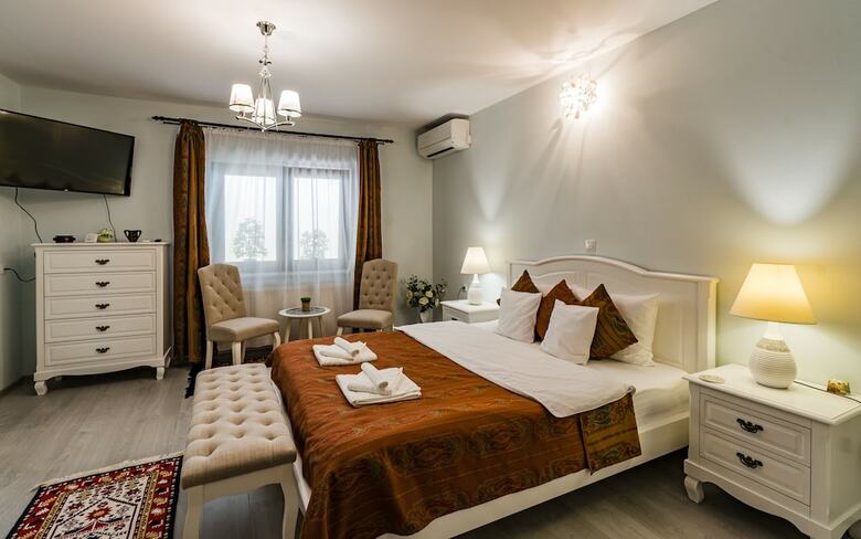 Hostal Flora Luxury House