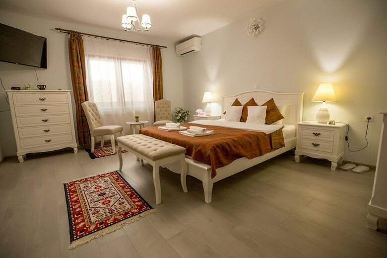 Hostal Flora Luxury House