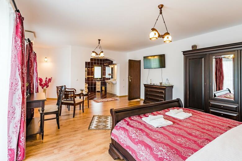 Hostal Flora Luxury House