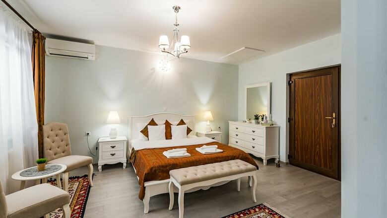 Hostal Flora Luxury House