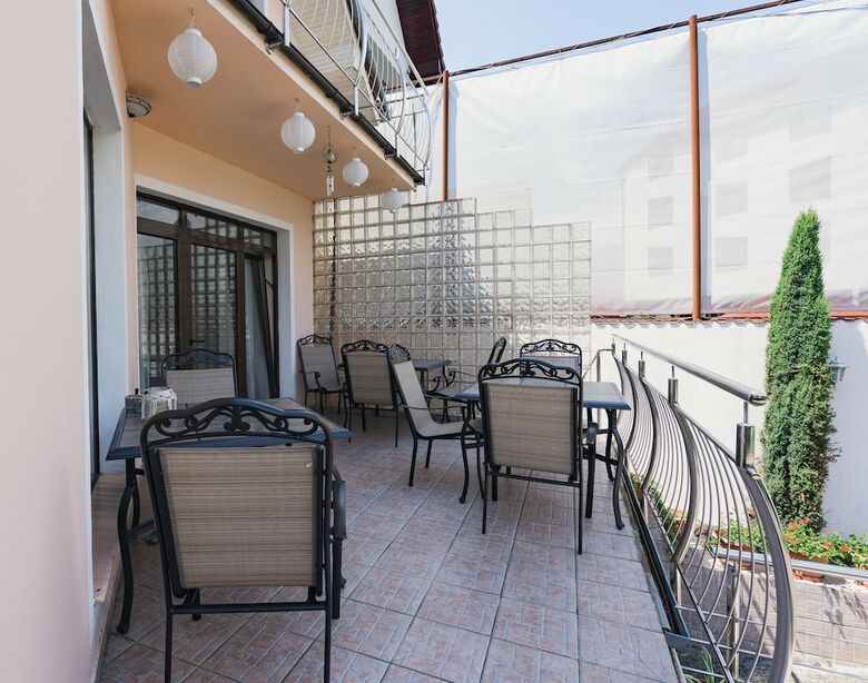 Hostal Flora Luxury House